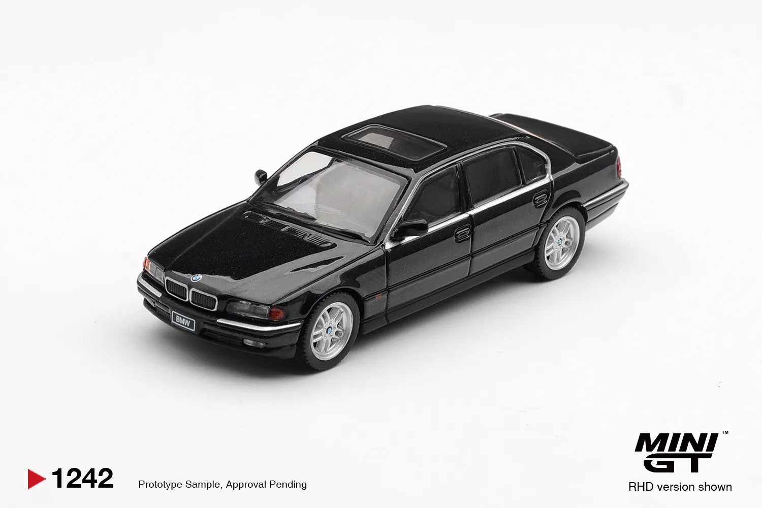 Model BMW 750iL (E38) Black Sapphire 1999 (MGT01242)