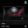MoreArt Diorama 1:64 Hala sprzedażowa Toyota LED Obrotowa z figurką