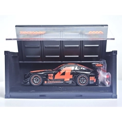 Tarmac Works – Mercedes-AMG GT3 #4 – Red Edition z Kontenerem i Figurką