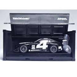 Tarmac Works – Mercedes-AMG GT3 #4 – White Edition z Kontenerem i Figurką
